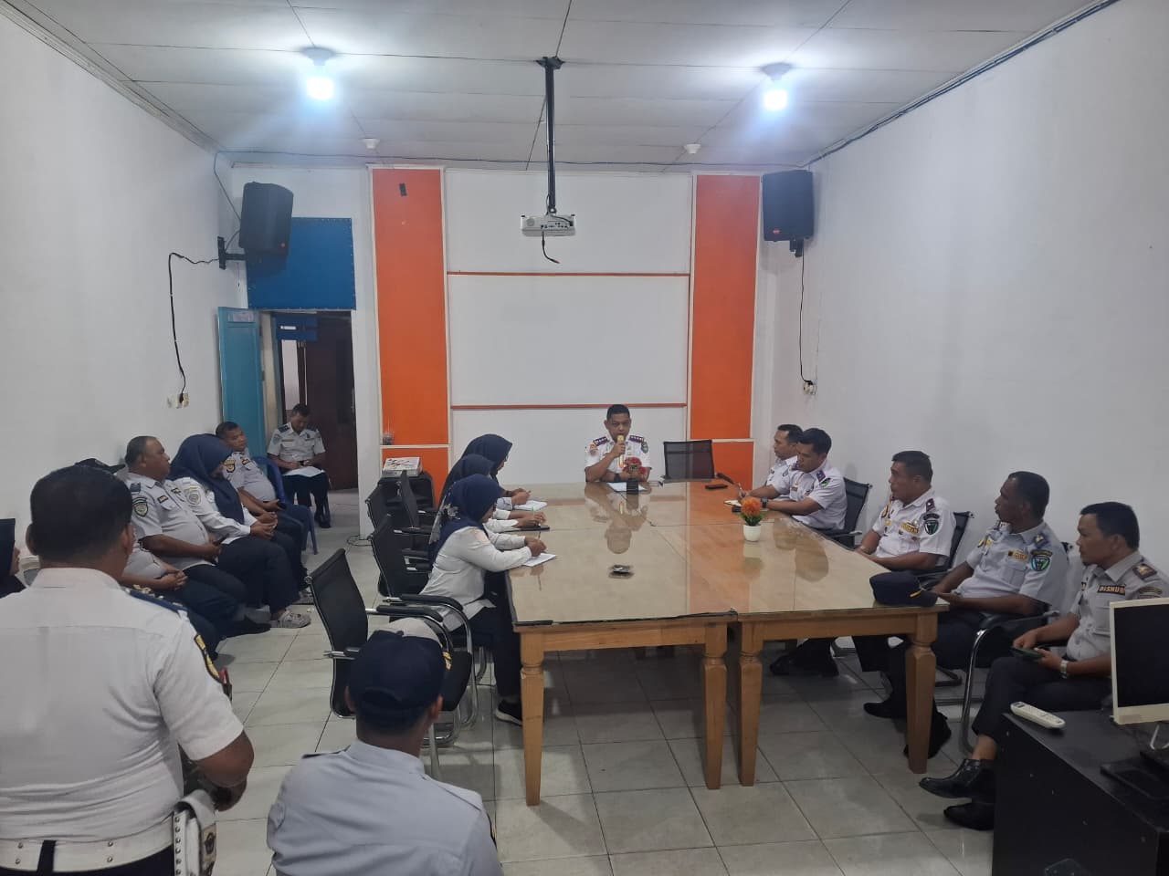 Rapat Staf